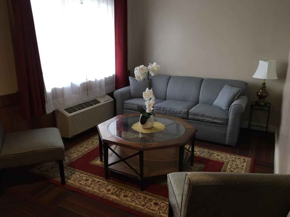 Deluxe King Suite interior